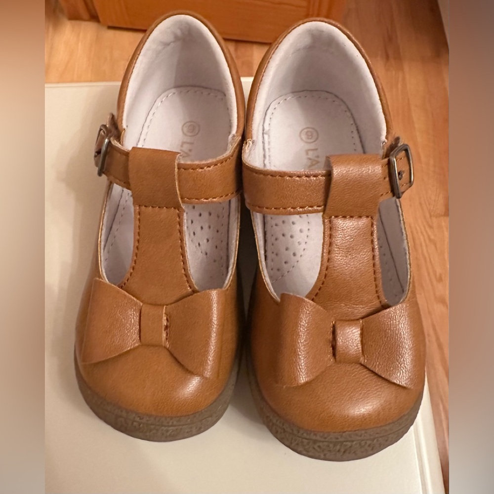 L’amour tan/gold flats